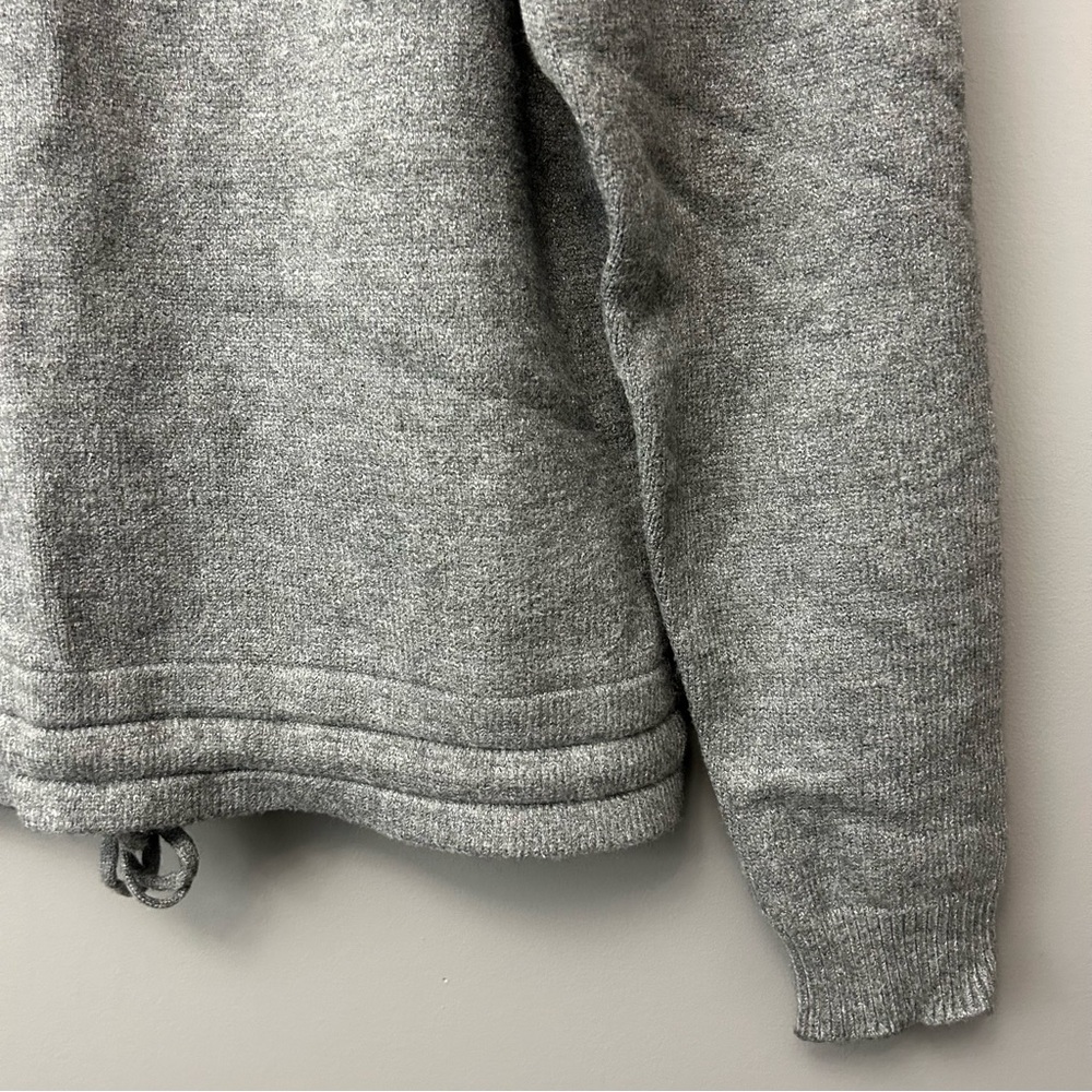 Heartloom Grey Long Sleeve Crew Sweater Size Medium - Picture 7 of 8